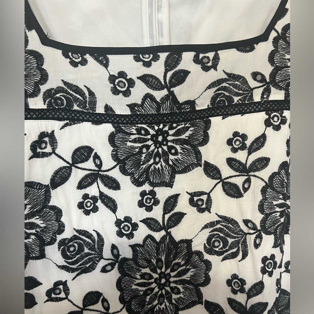 Karl Lagerfeld Paris Dress Women's 14 Black White Floral Shift Embroidered Lace - Picture 2 of 6